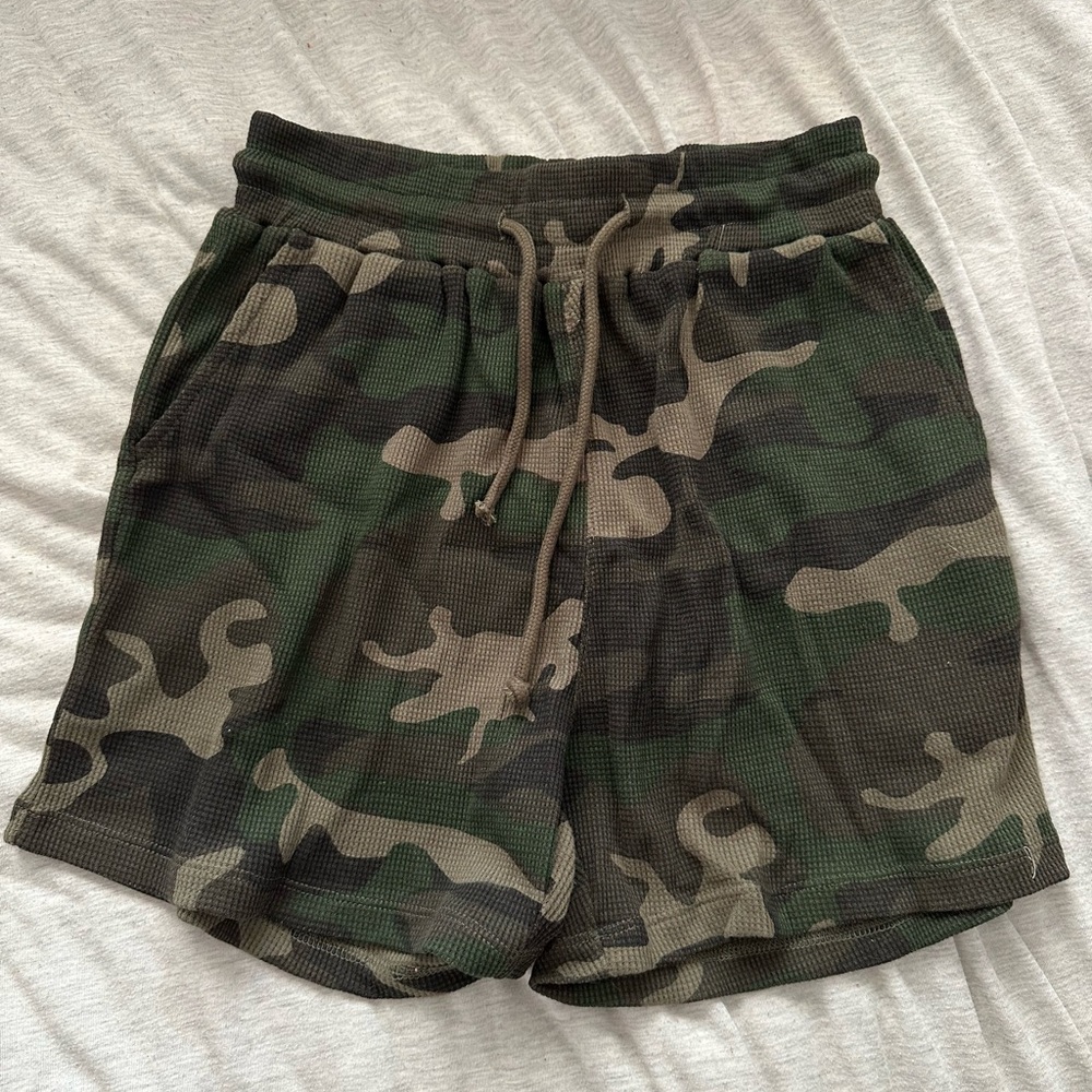 RD Style camouflage shorts. Longer boyfriend fit. Never been worn! Size Small